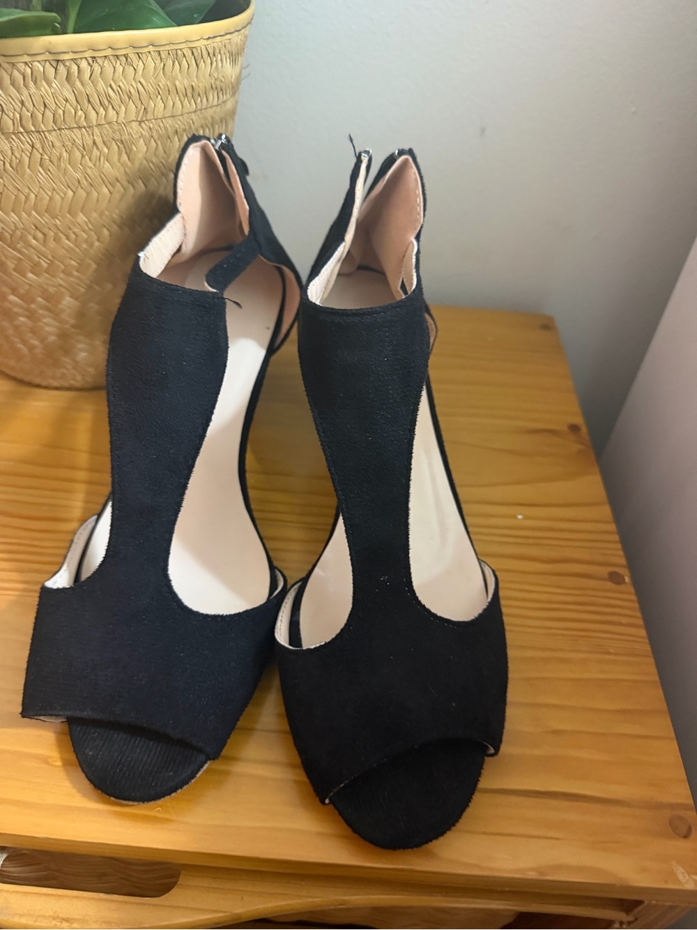 Women's Black T-Strap Open Toe Heels